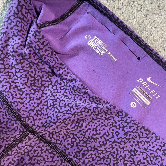 Nike Capri Leggings - Picture 2 of 4